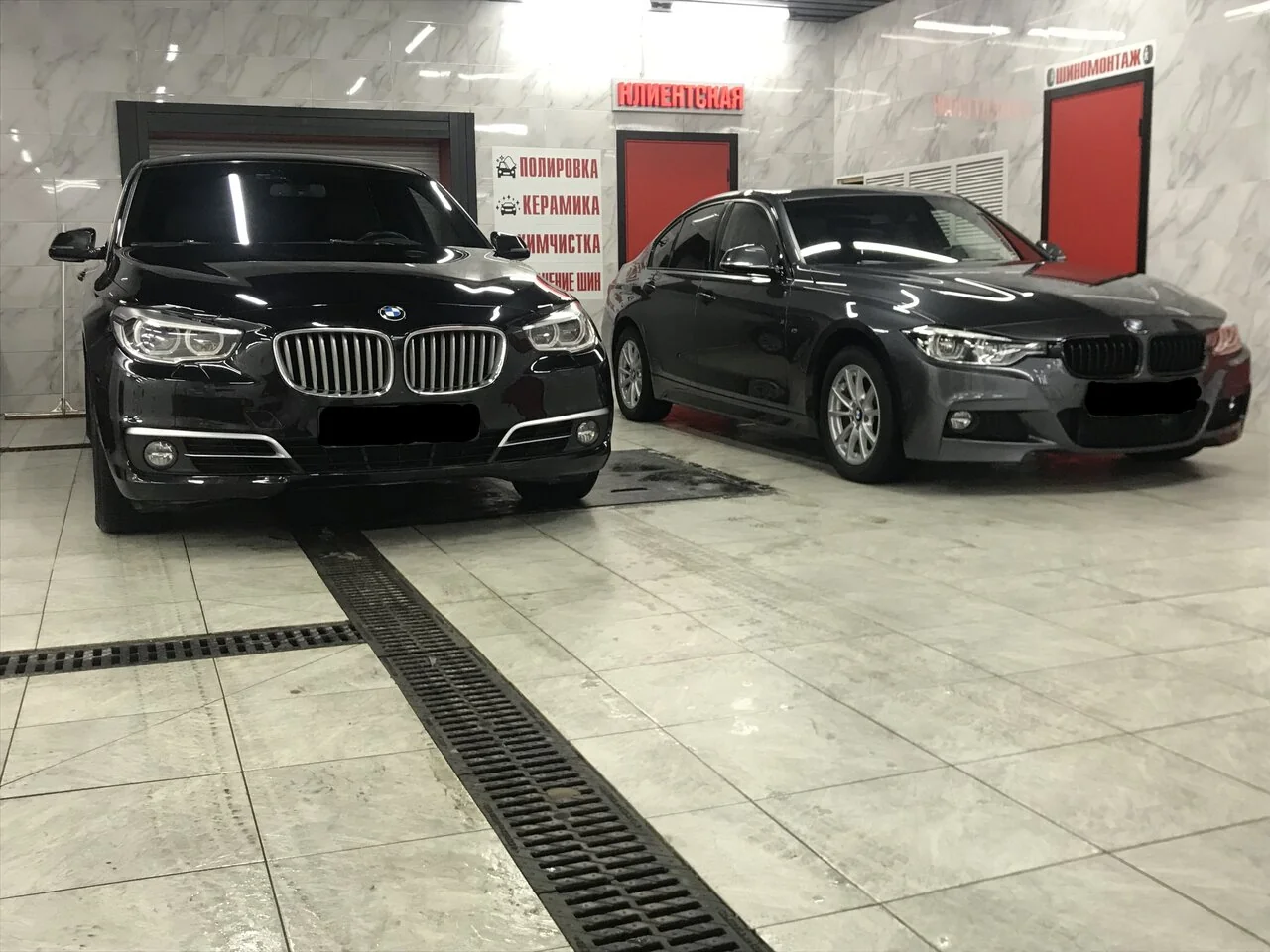 Чистые автомобили в боксах Автомойки №1
